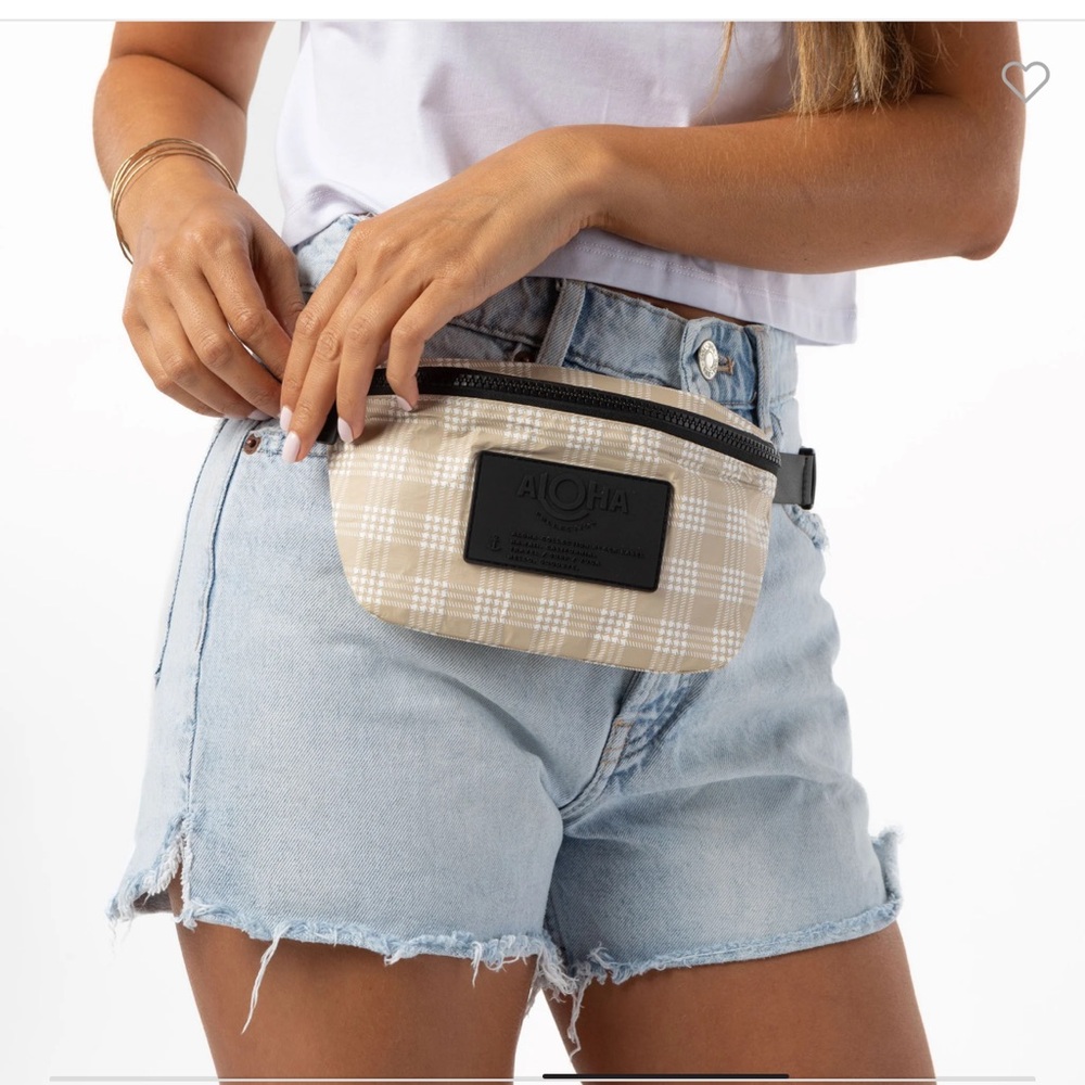ALOHA collection Tan Palaka Hip Pack, NWT! - Picture 2 of 3